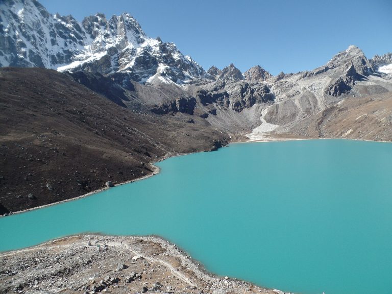 Gokyo Lakes Trek: Turquoise Lakes and Everest Views